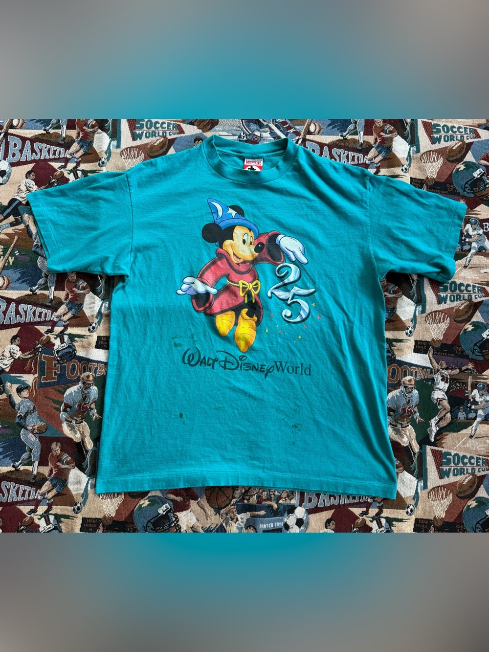 Vintage 1996 Men’s Disney World 25th Anniversary Green Graphic T-shirt